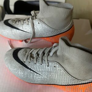 Nike Light Gray and Bright Orange Soccer Shoes, great cleats!!